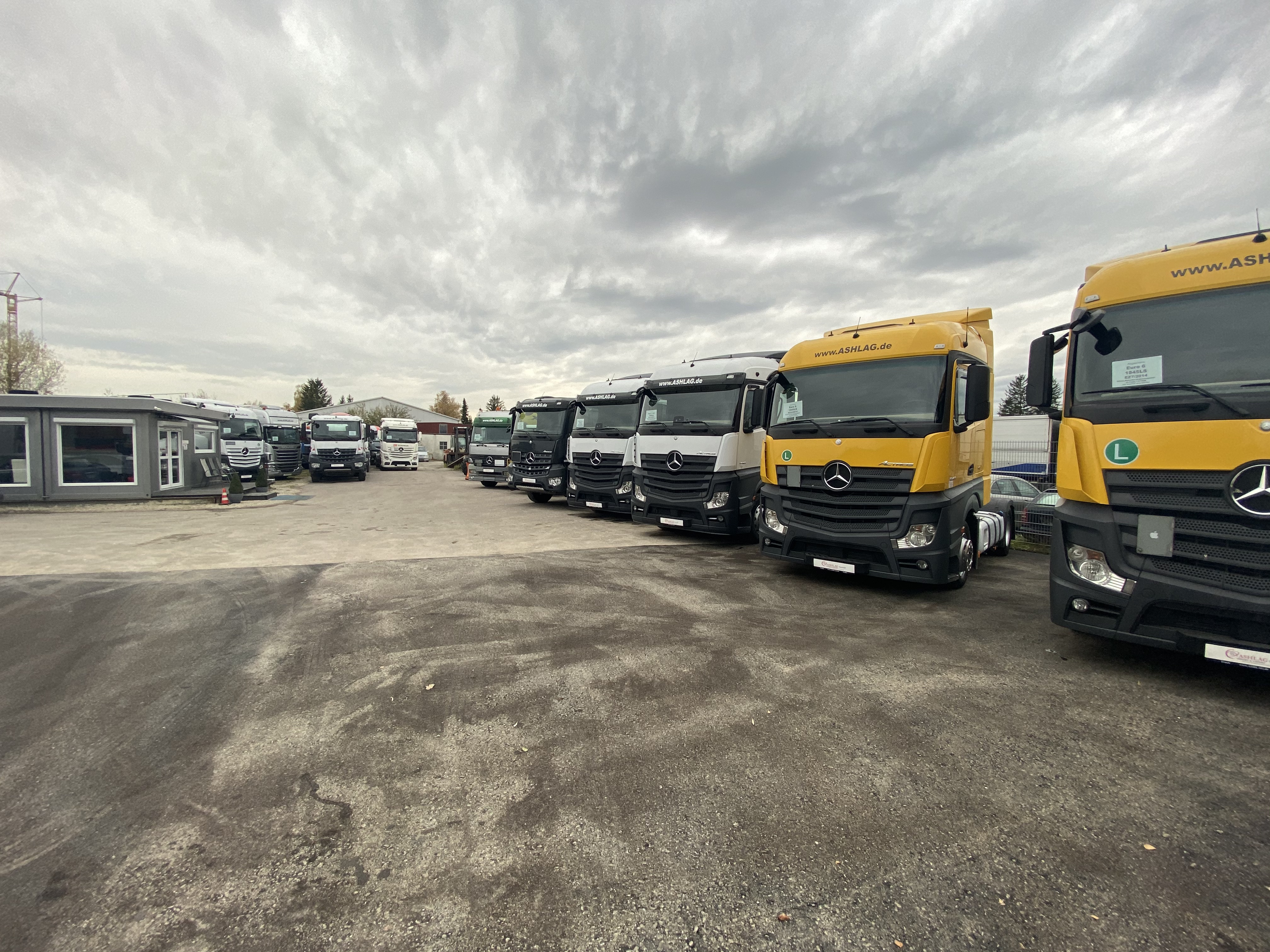 Fahrzeughandel &ndash; Auswahl internationaler Fahrzeuge